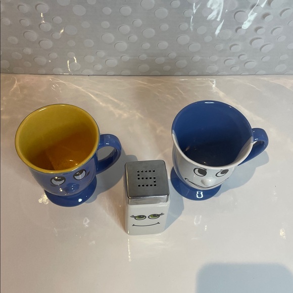Vintage Gryphon Ware Blue 3D Mugs & Salt Shaker - Picture 5 of 12